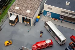 130120 Faller Busdepot -Boetiek Speelgoedwinkel Voor Treinen FA130120 2