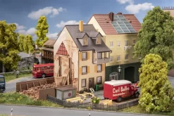 130692 Faller Altstadthaus Mit Bretterzaun