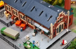 130885 Faller Porzellanfabrik Langenbach -Boetiek Speelgoedwinkel Voor Treinen FA130885 2