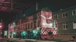 52710 Piko Diesellok DF7C + DSS PluX22 (Beijing Railway Bureau, Shijiazhuang District + Schild)